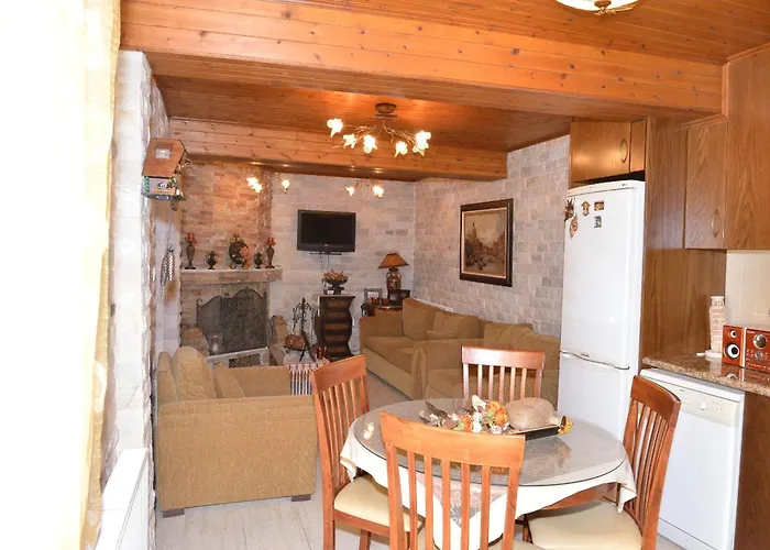 בית נופש The House Tris Elies