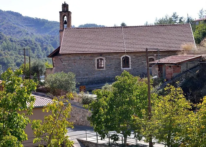 The House * Tris Elies