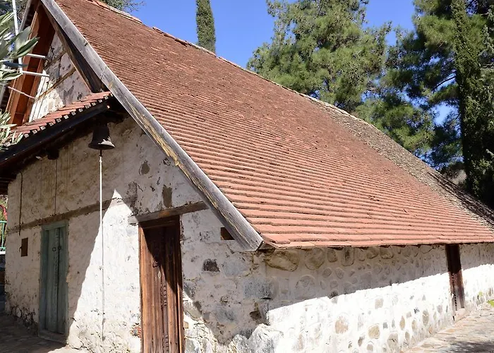 The House * Tris Elies