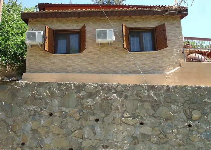 בית נופש The House Tris Elies