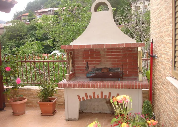 The House * Tris Elies