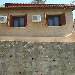 Дом отдыха The House Tris Elies