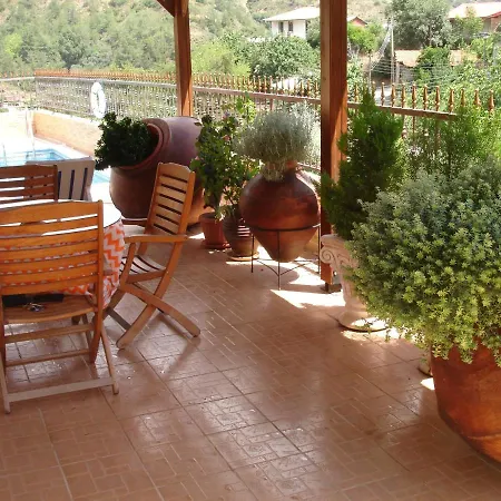 The House Hébergement de vacances Tris Elies