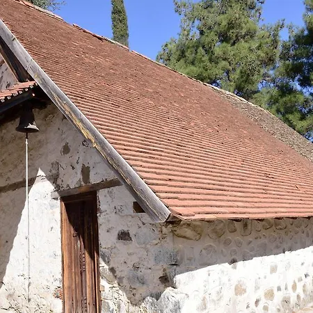 The House * Tris Elies