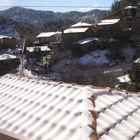The House 펜션 Tris Elies